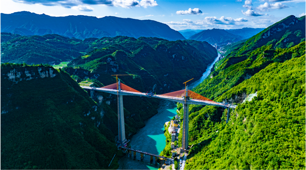 6月14日，由中國鐵建旗下昆侖集團參與投資，鐵一院勘察設計，中國鐵建港航局參與施工的渝湘復線高速磨寨烏江特大橋順利合龍，至此渝湘復線高速公路彭水至酉陽段全線貫通。