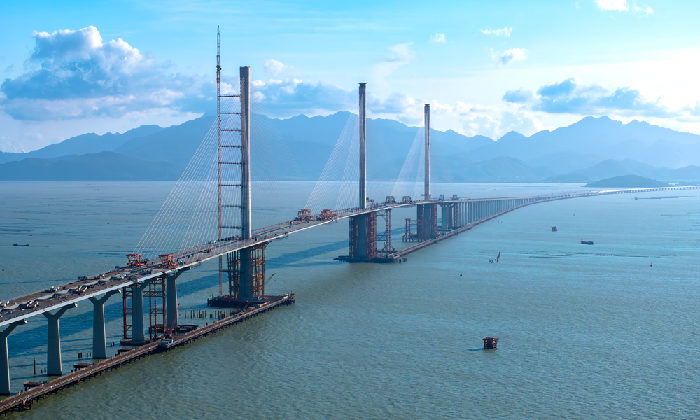 6月19日，經過對位、精調、焊接等一系列工序，中國中鐵旗下中鐵大橋局、中鐵工業參建的黃茅?？绾Ｍǖ理椖奎S茅海大橋以“毫米級”精度合龍。此前，黃茅海跨海通道另一座主橋高欄港大橋已于3月20日合龍，至此黃茅海跨海通道全線正式貫通。