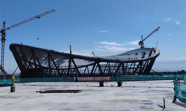 近日，由中鐵二十五局參建的烏茲別克斯坦奧林匹克城項目大平臺施工完成80%，附屬用房完成85%。中鐵二十五局承建室外大平臺、配套設施用房及體育場工藝等工程。該項目將作為2025年亞洲青年運動會及殘疾人運動會綜合性賽事主辦場地，是中亞地區首個全面采用中國標準設計、建設、驗收的項目。項目建成后，對推動烏茲別克斯坦乃至中亞地區體育事業發展，為亞洲體育文化交流搭建橋梁具有重大意義。