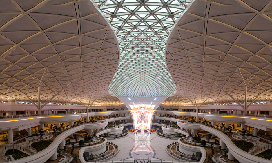 據悉，中川國際機場三期擴建項目設計目標為2030年旅客吞吐量3800萬人次、貨郵吞吐量30萬噸、飛機起降30萬架次。項目建成投運后，對甘肅省打造“一帶一路”樞紐制高點，加快推進“空中絲綢之路”建設，深度融入“雙循環”新發展格局具有重要意義。