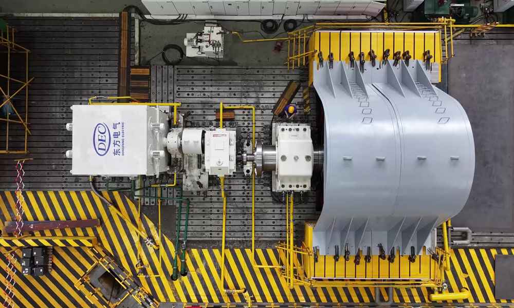 該轉子創新采用端部整體護環固定結構，應用新型轉子繞組接線方法，開發超大直徑非磁性金屬護環，攻克了高轉速大尺寸繞線式轉子結構的設計開發、工藝制造、裝配安裝等難題，確保了整個轉子系統的穩定性和可靠性，為我國變速抽水蓄能機組研制應用奠定堅實基礎。