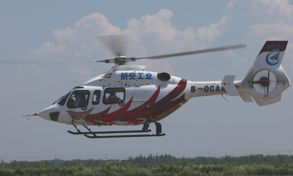 近日，“吉祥鳥”AC332直升機在蒲城內府機場起飛，當天完成EECU測溫試飛科目，標志著AC332直升機高溫試飛正式拉開序幕。