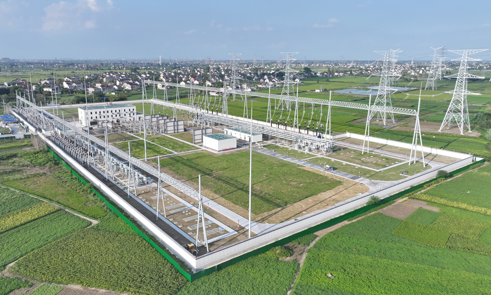 據了解，該工程可承接來自內蒙古錫林郭勒盟的電力，消納江蘇蘇北、蘇中地區的清潔能源發電，并優化蘇中地區220千伏網架結構，將提升蘇中地區冬季供電可靠性。