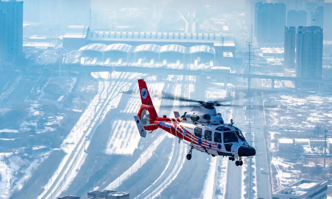 演練中，搭載了呼吸機、氧氣瓶、監護除顫儀、吸引器和輸液器、輸液泵等專業醫療搶救設備的AC311A直升機，負責轉運頸椎損傷并行氣管插管的危重傷員，醫護人員在轉運過程中對傷員進行了嚴格的呼吸通氣支持和生命體征監測及治療。AC312E運輸直升機被使用于轉運顱內出血運動員，提供了足夠的空間與舒適度。