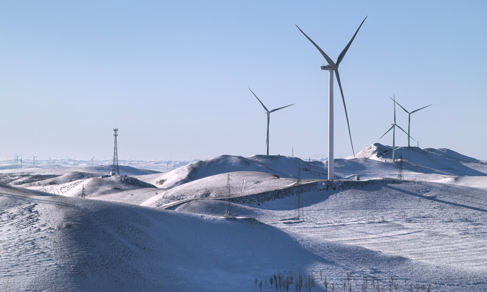 截至2024年12月23日，中國華能上都能源基地“風火儲”耦合發電四季度累計送出電量37.52億千瓦時，有效保障了京津唐地區安全穩定供電。該項目坐落于內蒙古錫林郭勒金蓮川大草原，是國家第一批以沙漠、戈壁、荒漠地區為重點的大型風電、光伏基地建設項目，也是全國首個開工、首先建成的“風火儲”打捆外送大型能源基地。項目建設僅僅用時23個月，創造了陸上基地型風電建設奇跡。與之配套的300兆瓦/600兆瓦時儲能項目，是全球裝機容量最大單層站房式儲能電站。