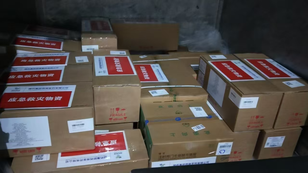 1月7日9時5分，西藏日喀則市定日縣發生6.8級地震，造成重大人員傷亡，大量房屋倒塌。1月7日17時30分，國藥集團所屬國藥集團西南醫藥有限公司（簡稱“國藥西南”）接到日喀則市人民醫院應急保供需求，為災區重癥患者提供相關急救藥品。17點43分，國藥西南以最快速度完成首批藥品出庫準備工作。