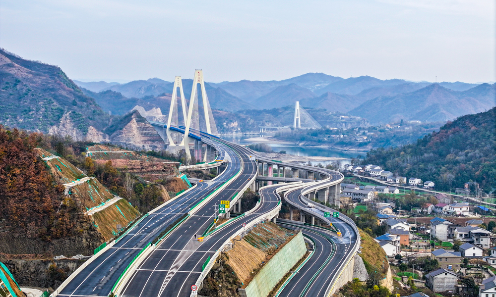 近日，中交路建參建的湖北十巫北高速建成通車。