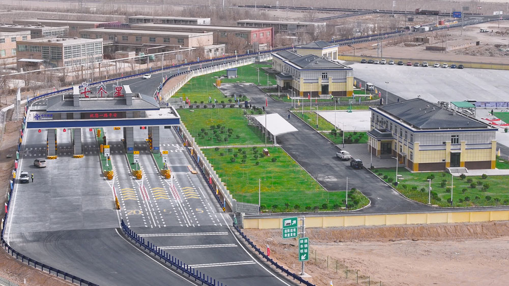 項目通車后，大幅提升了和靜縣、焉耆回族自治縣、庫爾勒市、尉犁縣三縣一市間的通行效率，為連接南北疆的烏尉高速全線通車打下堅實基礎。