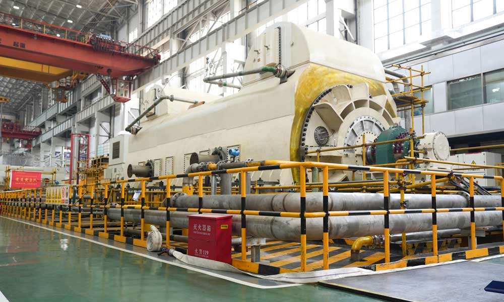 在新型電網環境下，東方電機有限公司自主研制的發電機可實現從空載到100%負荷全生命周期安全穩定運行，能夠滿足不同電網環境下機組快速負荷變化的要求，將為新型電網安全穩定運行提供有力技術支撐。