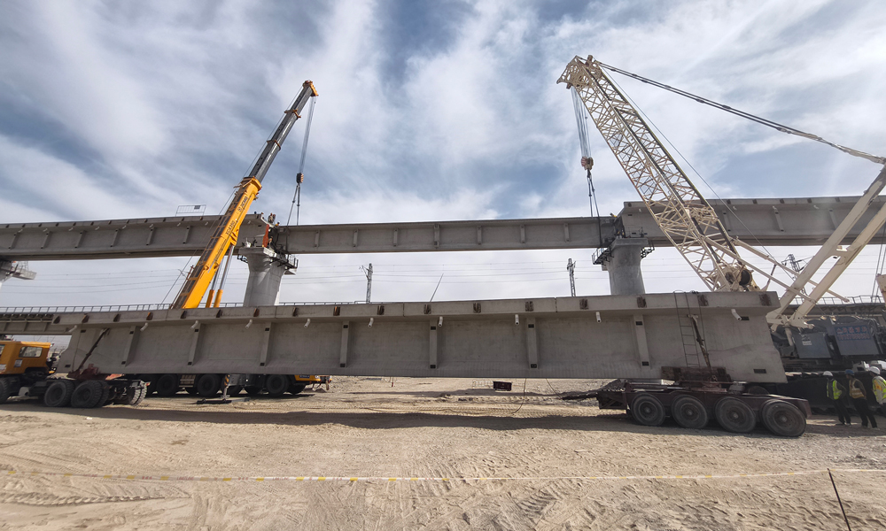 羅若鐵路米蘭河特大橋施工現場。