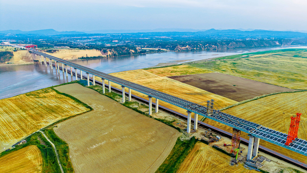 近日，由中國中鐵旗下中鐵工業參建的焦作至平頂山高速公路焦作至滎陽段（簡稱焦平高速焦滎段）黃河特大橋順利合龍。