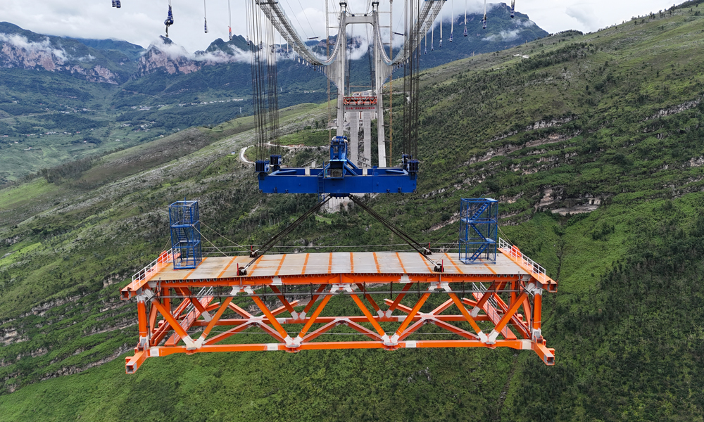 據悉，安盤高速公路是國家高速公路網的重要組成部分，全長173.023公里。建成通車后，將進一步緩解滬瑞通道未來的交通壓力，提升滬瑞通道綜合運輸能力，對帶動當地旅游資源深度開發和沿線鄉鎮發展致富具有重要作用。