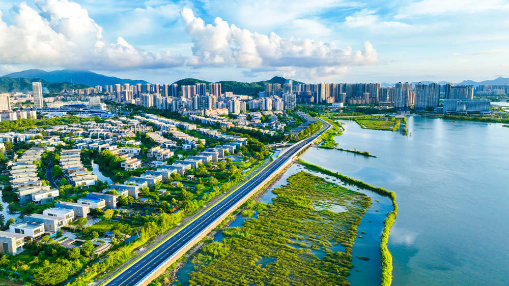 近日拍攝的廣東省珠海市海堤提升項目現場。