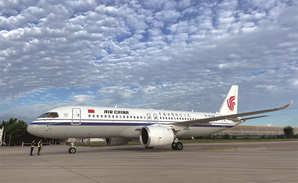 一年來，中航集團各保障崗位工作人員以高度的責任感與使命感，護航國產大飛機穩健飛行。他們與C919共同成長，用行動詮釋擔當，為譜寫交通強國建設民航新篇章注入澎湃動力。