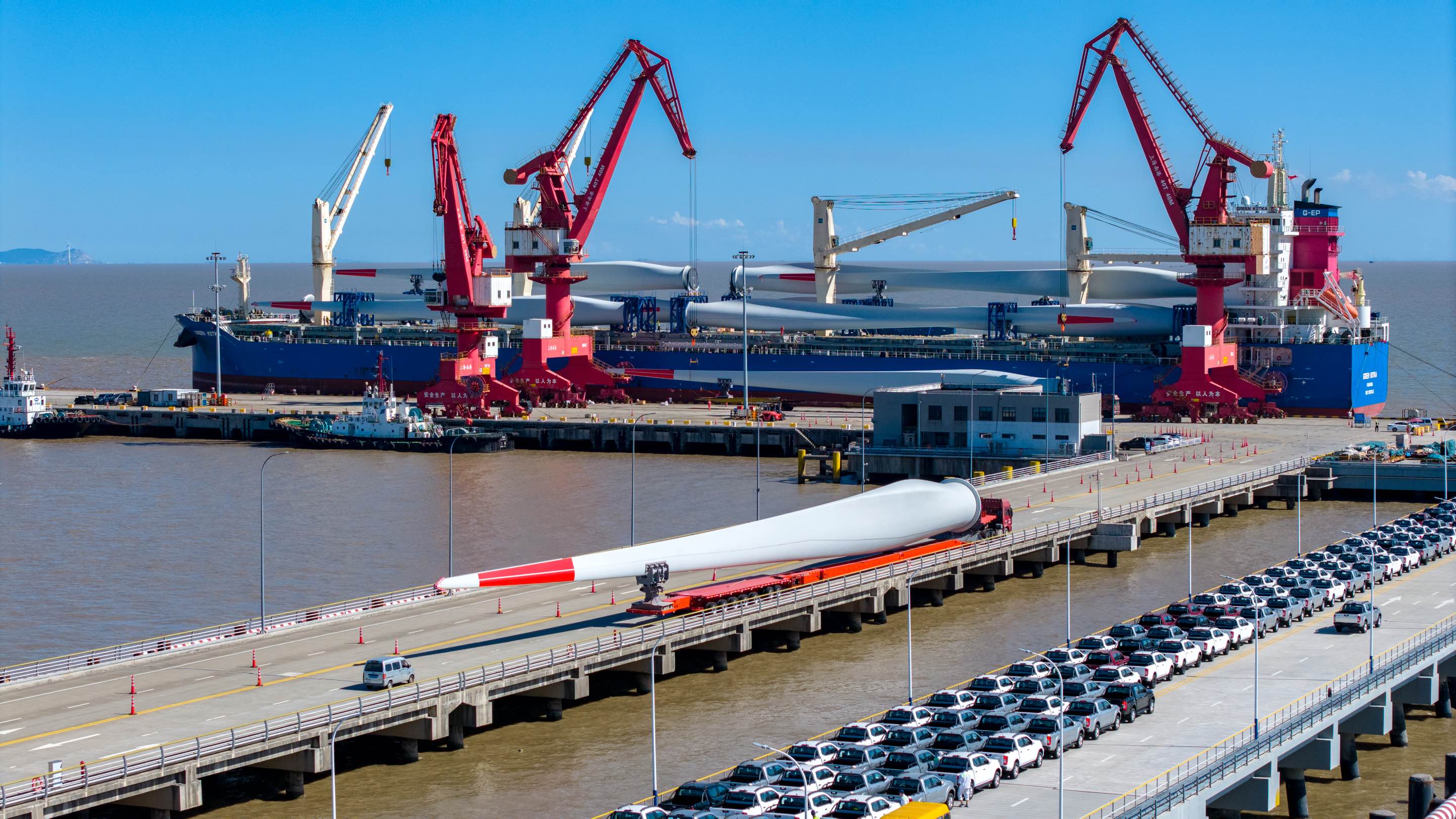 該項目共計60片海上風葉，分為4個批次運輸。與陸上風葉相比，海上風葉重量更大，且托架不可疊裝，對技術方案和現場執行都提出了更高的要求。