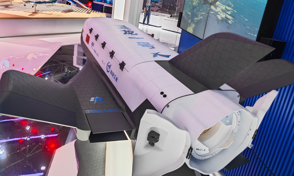 航空工業(yè)研制的“昊龍”貨運航天飛機日前成功中標中國空間站低成本貨物運輸系統(tǒng)總體方案，這是航空工業(yè)充分發(fā)揮航空技術(shù)優(yōu)勢、開發(fā)商業(yè)航天產(chǎn)品的新起點，是支撐實現(xiàn)我國航空航天強國的重要一步。