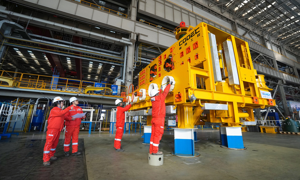 本次總裝的深水水下采油樹是目前國內水深最大、壓力等級最高、溫度適用范圍最廣的水下采油樹。項目團隊通過多學科創新研究，攻克2000米級超深水采油樹布局及系統分析等多項關鍵技術難題。