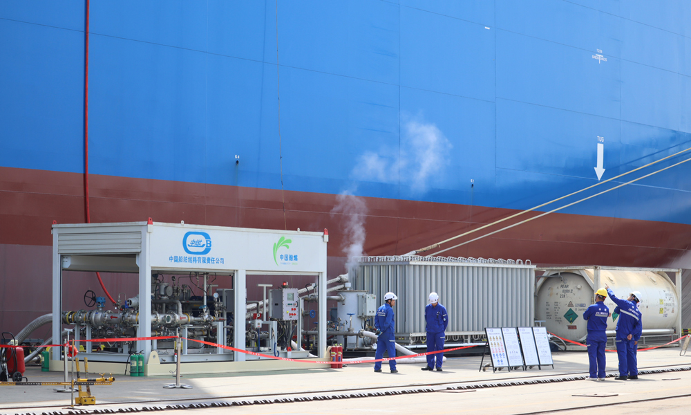 中國船燃按照船用甲醇燃料相關加注作業標準，提前制定了詳細的供應方案和應急預案，對作業風險進行了全面識別與評估。