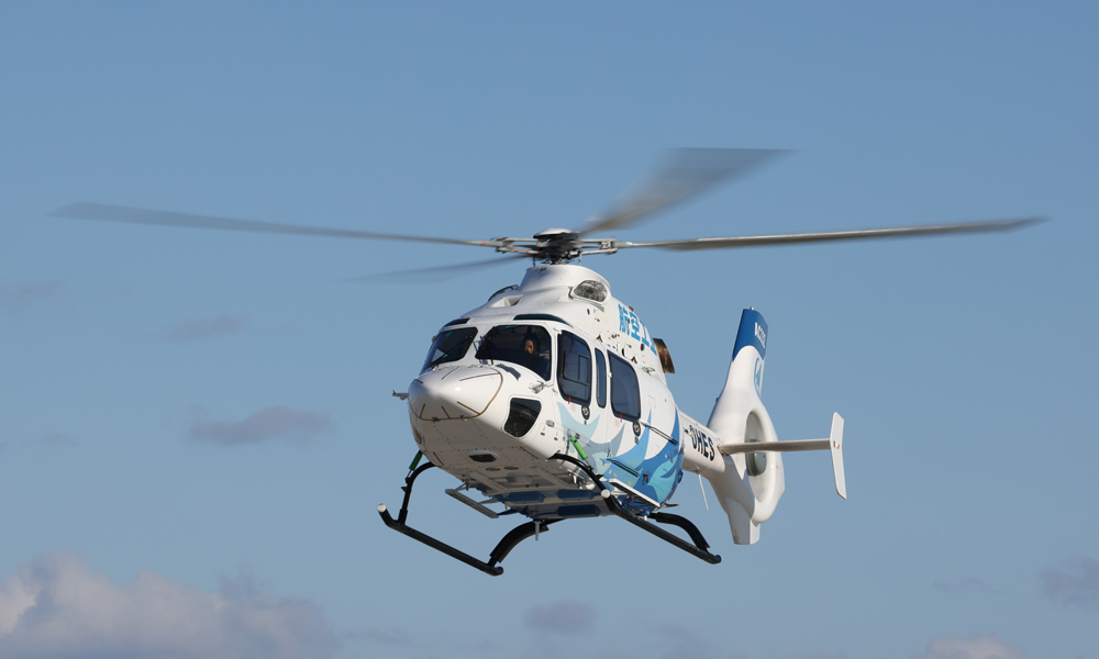 近日，“吉祥鳥”AC332直升機完成空中再起動適航驗證試飛，在1500米、4600米、6000米和7000米四個高度下，發動機起動過程的穩定性、可靠性、安全性和自動化程度得到充分驗證，直升機飛行安全再添有力保障，試飛最高高度打破AC系列直升機在該領域的試飛高度紀錄。