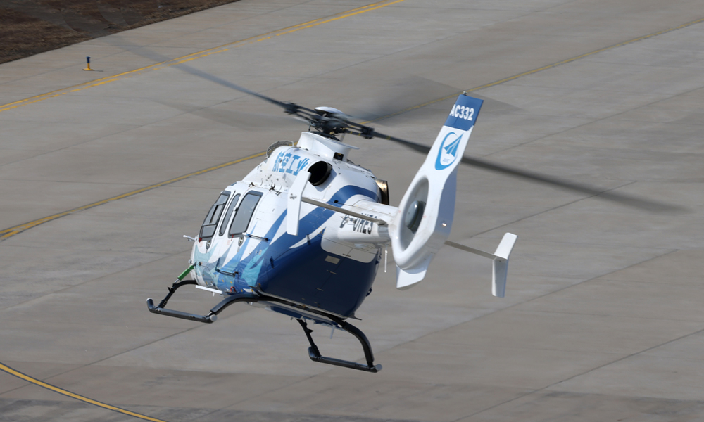 AC332直升機是航空工業集團全新研制的一款雙發多用途直升機，在海拔4500米、標準大氣+20℃的起降條件下，可實現飛行高度6000米、航程600千米和商載600千克的“三個6”卓越目標。