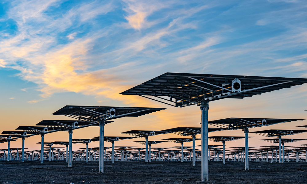 中國(guó)綠發(fā)甘肅金塔多能互補(bǔ)基地項(xiàng)目于2022年7月5日被納入國(guó)家第二批以沙漠、戈壁、荒漠地區(qū)為重點(diǎn)的大型風(fēng)電光伏基地建設(shè)項(xiàng)目清單。