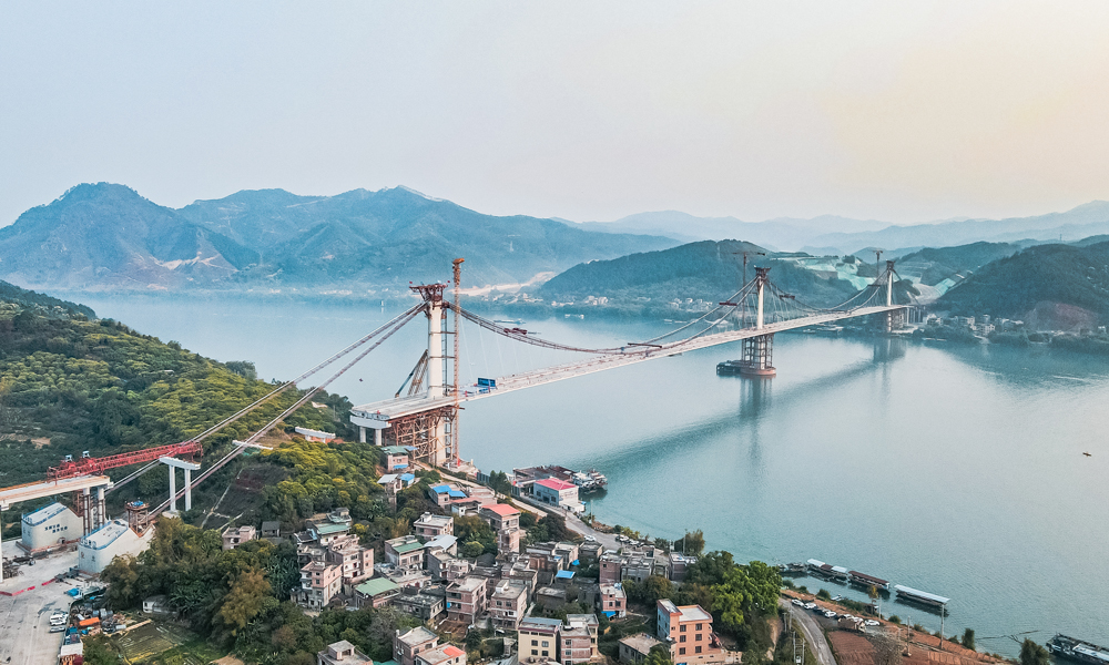 大橋的順利合龍為蒼容高速建成通車奠定堅實基礎。蒼容高速建成后，將進一步完善廣西高速公路網(wǎng)，對提升北部灣經濟區(qū)和珠江-西江經濟帶發(fā)展，促進北部灣經濟區(qū)與粵港澳大灣區(qū)“兩灣”聯(lián)動具有重要意義。