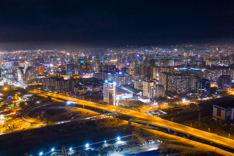 圖為9月15日在蒙古國首都烏蘭巴托航拍的該國最大互通立交橋。新華社發（徐彬攝）