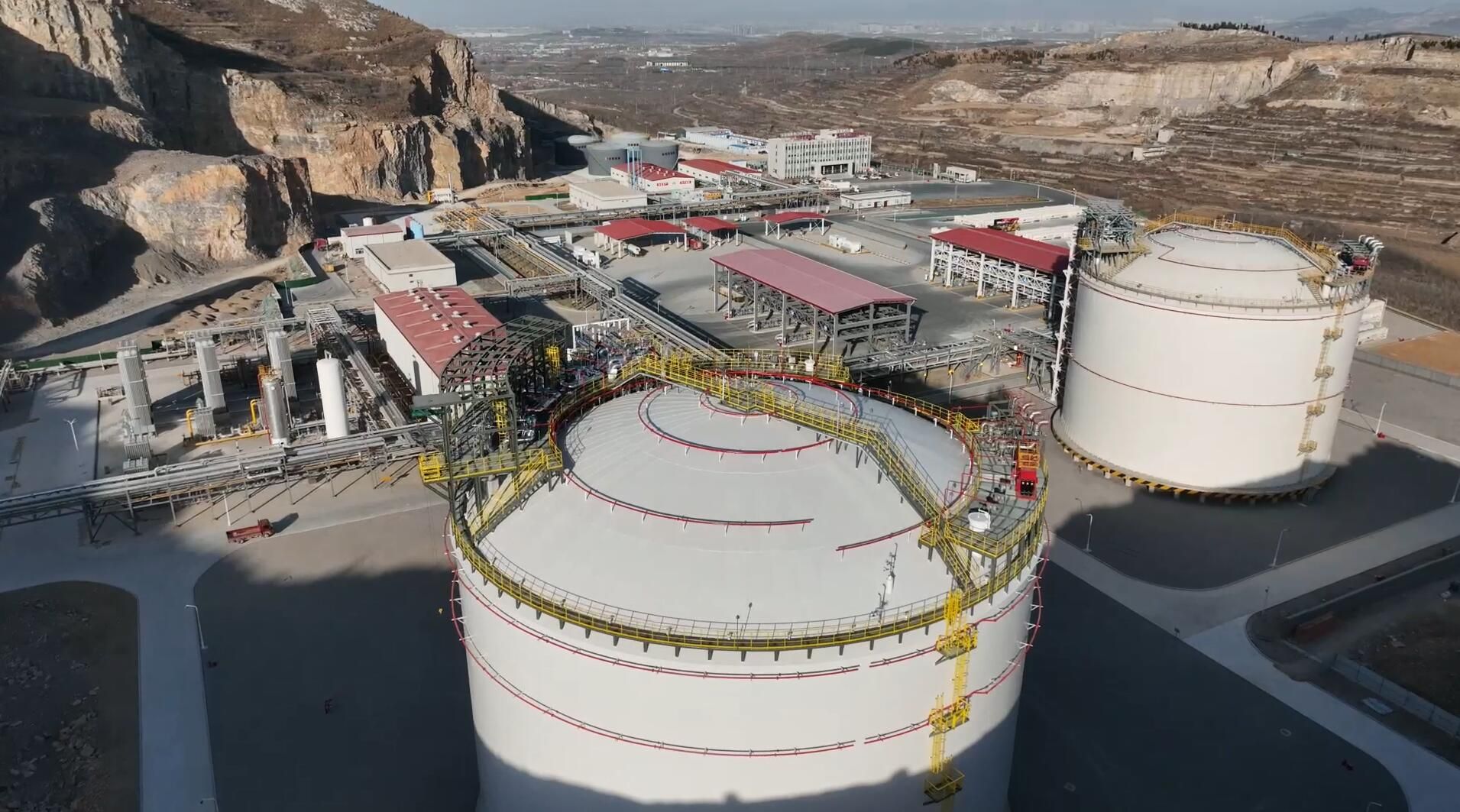 山東省同類容積最大的三金屬全容罐.jpg 山東省同類容積最大的三金屬全容罐.jpg