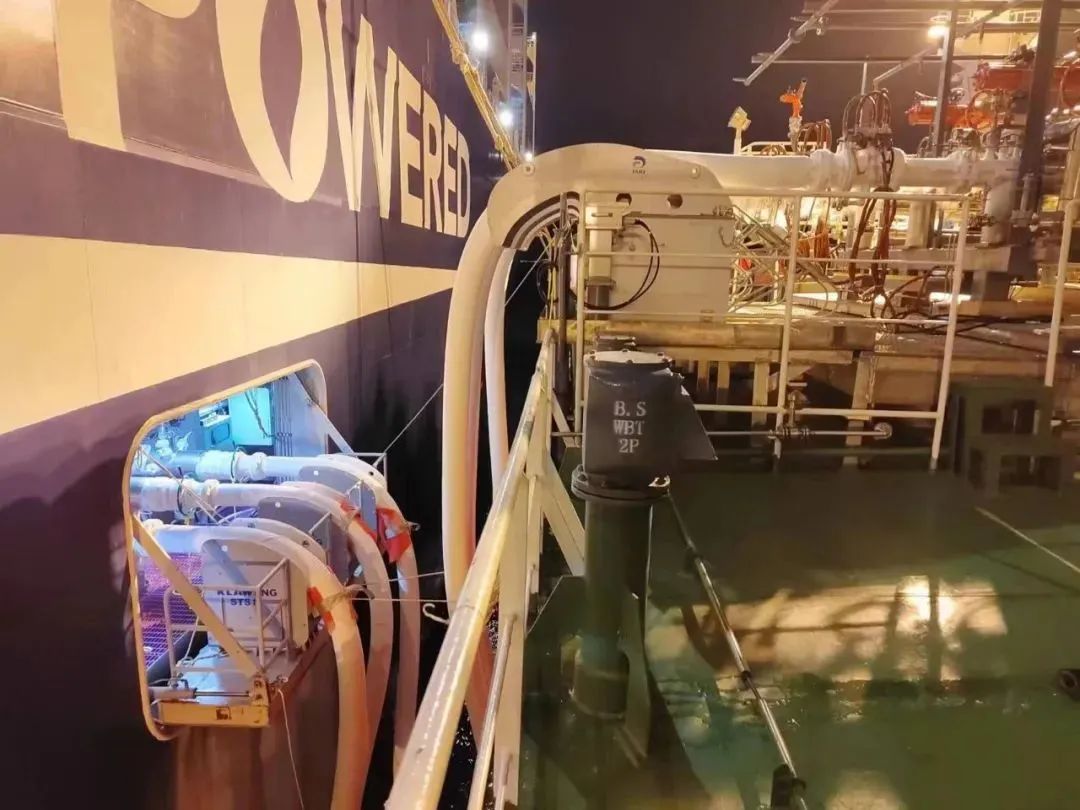 LNG加注.jpg LNG加注.jpg