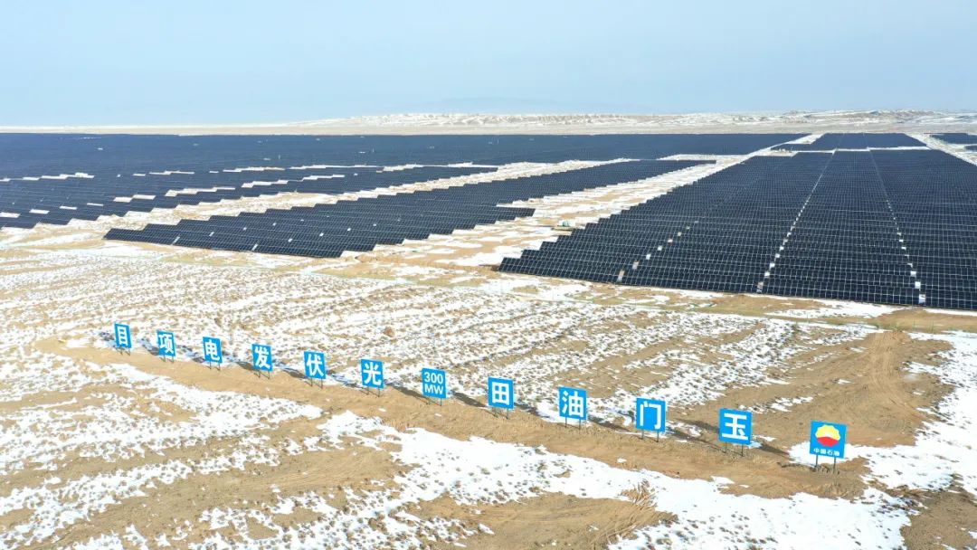 玉門油田300兆瓦光伏發電項目。談智 攝.jpg