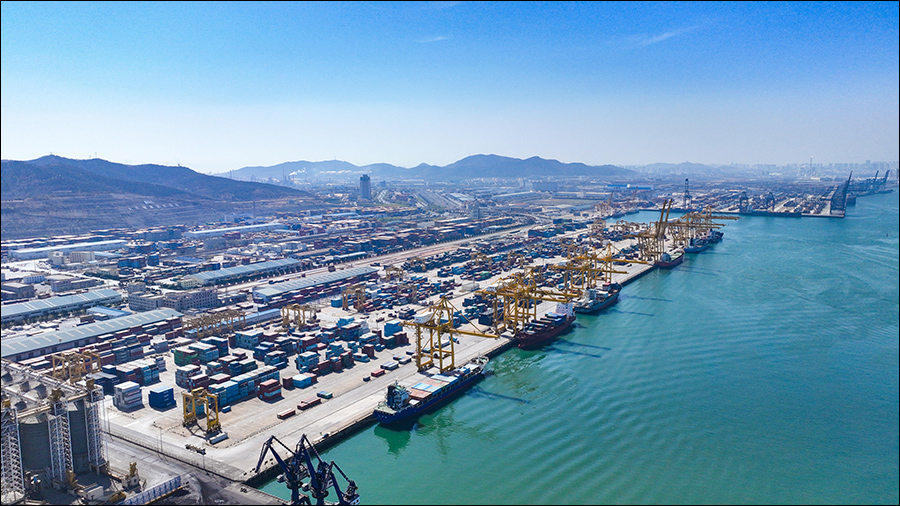 同比增長超兩成，上半年遼港集團集裝箱生產“成績單”亮眼2 (1)-ok.jpg