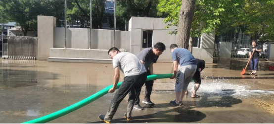 中煤地質總局:支部挺起來 黨員站出來 風雨中構筑防汛抗災堤壩0806(1)(1)2789.png 中煤地質總局:支部挺起來 黨員站出來 風雨中構筑防汛抗災堤壩0806(1)(1)2789.png