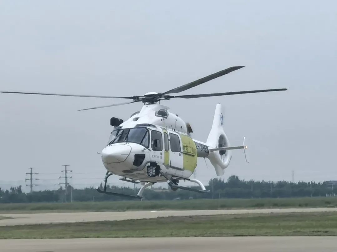 AC352首飛02.jpg AC352首飛02.jpg