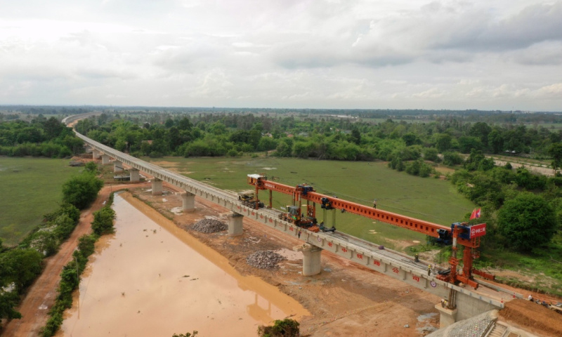 圖為6月1日拍攝的楠科內河特大橋。新華社發（臧衡 攝）