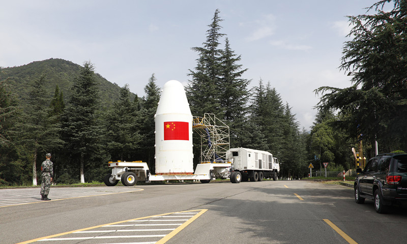 圖為遙感三十號05組衛星轉運。（石立群 攝）