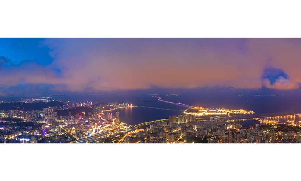 圖為2019年12月拍攝的珠海澳門夜景。（朱甸 攝）