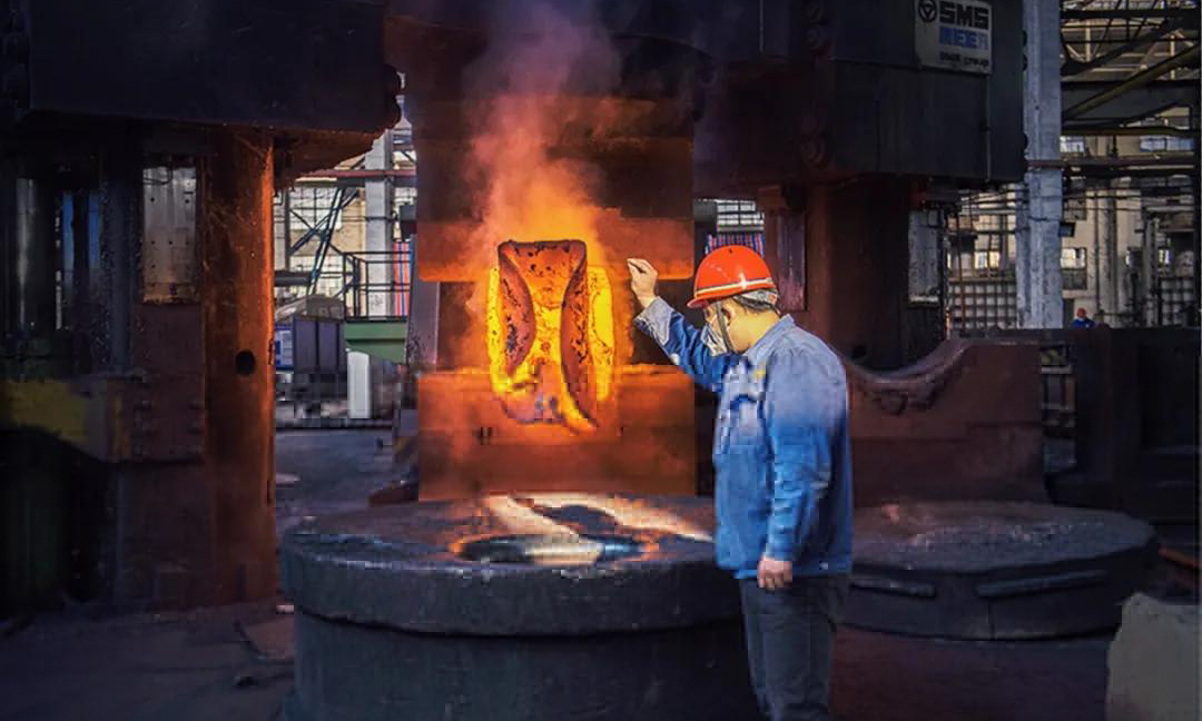 為保重點客戶合同、搶產品進度，中原特鋼高級技師曲曉連續32小時跟班指導，解決了某特種產品在鍛造中的瓶頸，順利完成該重點產品鍛造任務。