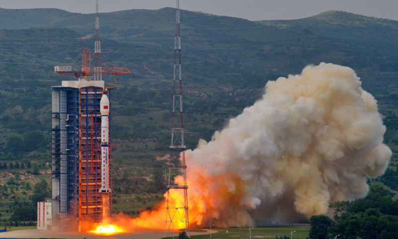 執行本次發射任務的長征四號乙運載火箭由航天科技集團八院抓總研制，是一款常溫液體推進劑三級運載火箭。該火箭主要用于發射太陽同步軌道衛星，具有可靠性高和適應強的特點。（新華社記者 曹陽 攝）